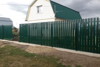 Забор из евроштакетника на ленточном фундаменте 70 метров фото в Дзержинске